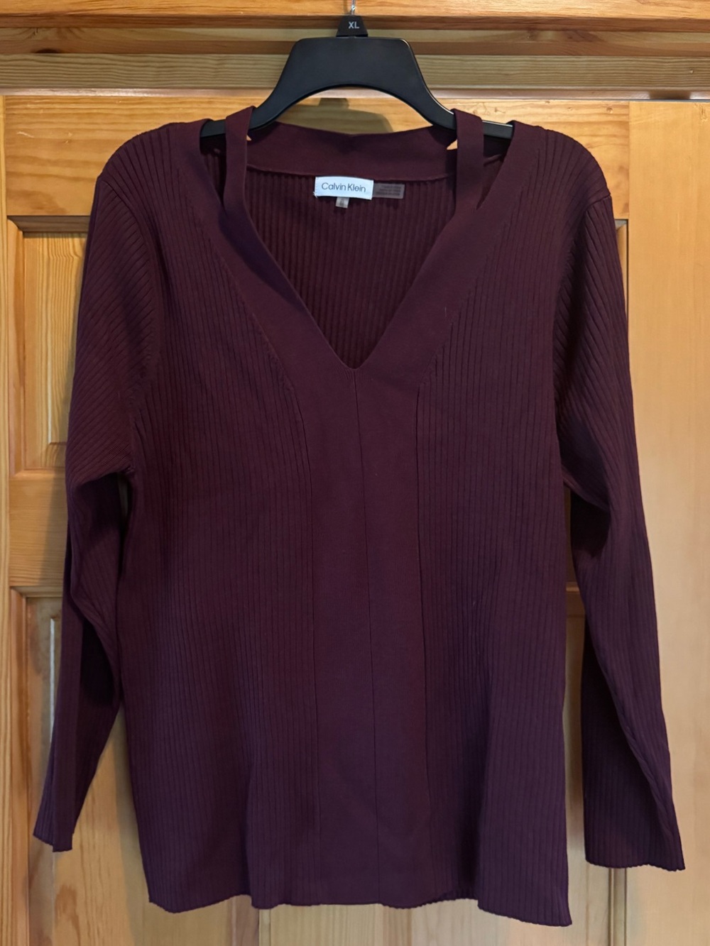 Calvin Klein Ribbed Cut-Out V-Neck Sweater in Burgundy